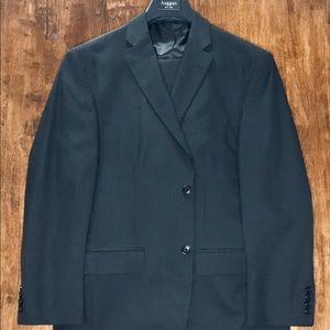 Haggar 40R Black Stripe Suit w/ 34x32 Trousers